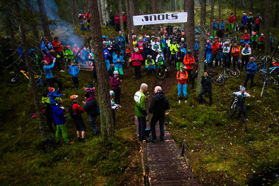 STOR INTERESSE: Det var mange som tok turen til Skullerudåsen og åpningen. (foto: Snorre Veggan) pioneren-2238a