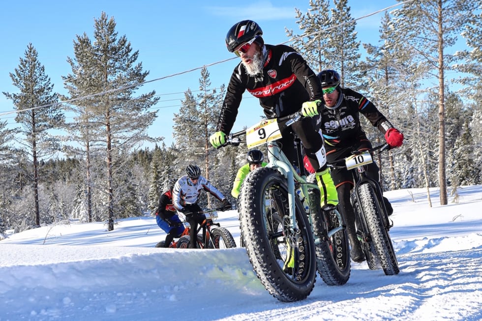 Vidar Mehl ble uoffisell norgesmester i tjukksykkel 2016. Her på hjulet til Morten Vaeng, som nå er lagkamerat på Swix Hard Rocx. Foto: Ola Morken Morten Vaeng 9 - Vidar Mehl - Ola Morken 1400x933