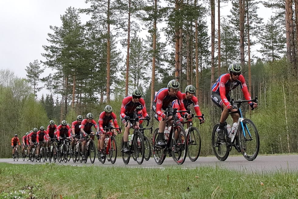 STERKE: Rye Expressen holdt unna for Aurora Borealis til tross for en stor velt ved Åneby som kostet en av rytterne sesongen. Foto: Ola Morken Rye XP - Nordmarka Rundt 2017 - Ola Morken 1400x933