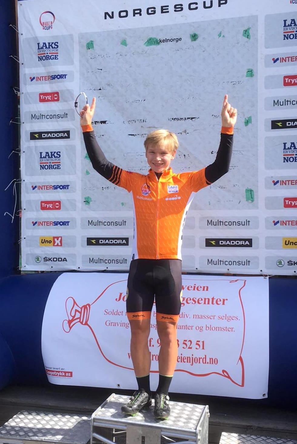 Emil Ravnåsen Vangen overtok laksetrøya med sin første Norgescupseier i rundbane. Foto: Lena Øverbye Emil Ravnåsen Vangen NC 8 Son - Lena Øverbye 1000x