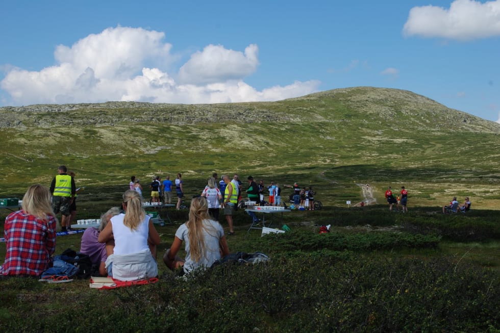 Furusjøen Rundt har en lojal dugnadsgjeng som stiller opp år etter år. Foto: Stig Haugen Volunteers - Furusjøen Rundt-ritt 2014 Foto Stig Haugen 1400x933