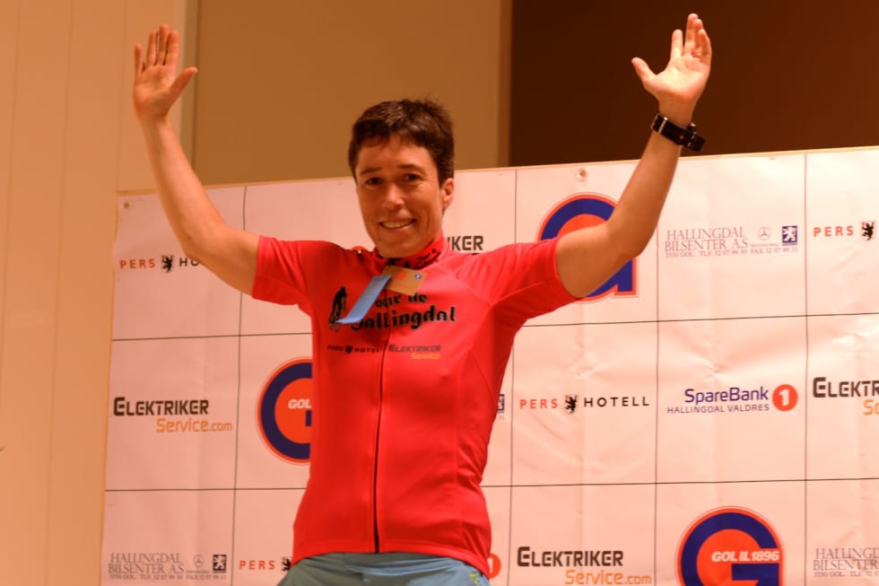 OVERLEGEN seier både på siste etappe og i Tour de Hallingdal sammenlagt. Foto: Kent Murdoch Camilla Hott - pink jersey - Murdoch 1400x933