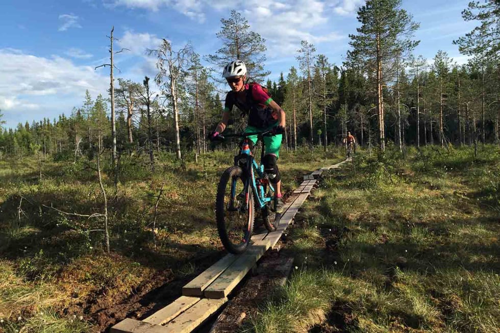 Drenering og klopping er viktige tiltak for å redusere slitasjen på stiene, uansett aktivitet. Foto: Asgeir Linberg/NOTS Lillehammer Klopp - Asgeir Linberg 1400x933