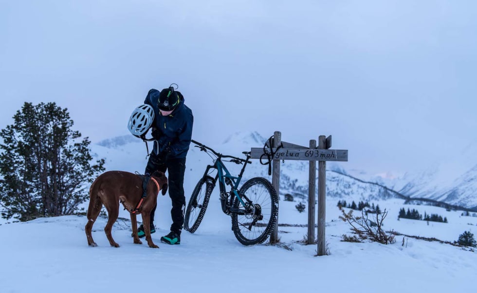 Vel framme på Dregetuva en tidlig mandag morgen. Foto: Martin André Kristoffersen Pedro Matos top of Dregetuva April 2018 - Martin Andre Kristoffersen 1400x861