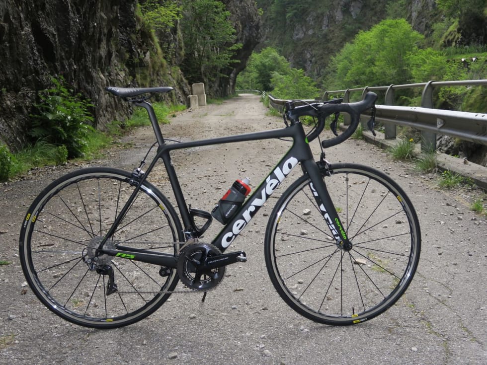 TESTSYKKELEN: Landevei fikk tre timer på Cervélos nye R5 Dura Ace på tidvis grove veier nord for Bergamo.