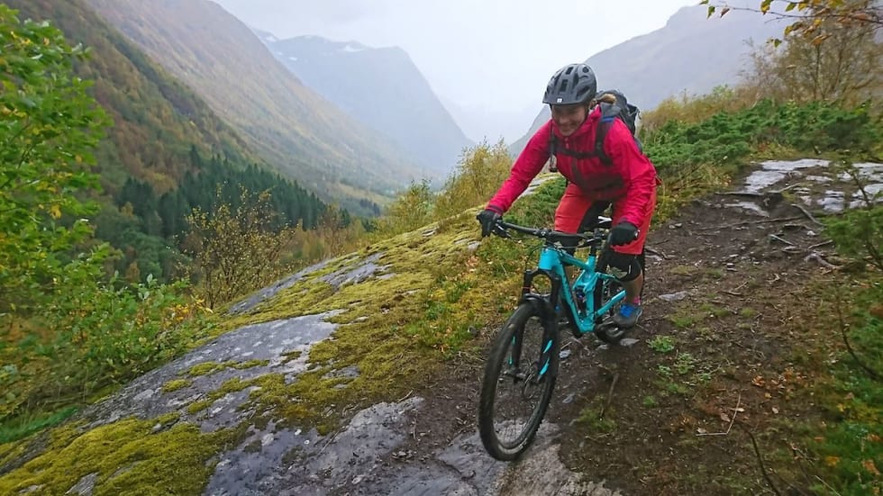 Napenstien er utmerket for å øve på tekniske ferdigheter uansett nivå. Napenstien 1 - Jentecamp Folven 2017 - Foto Tommy Aslaksen 1200x