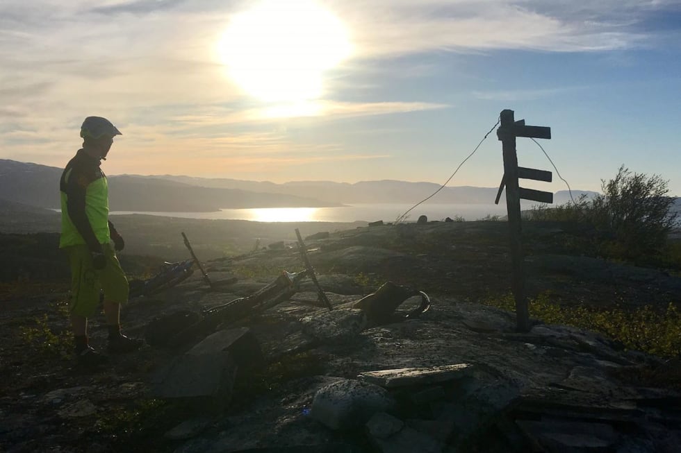 Syklistene tar ansvar og etablerer et eget stifond i Alta. Foto: Bjørn Michaelsen Alta stisykling no limits 2018 - Bjørn Michaelsen 1400x933