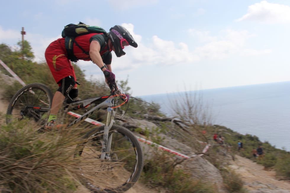 Petter Fagerhaug debuterte til tredjeplass i Enduro World Series i Finale Ligure i Italia. Foto: Ingeborg Scheve Petter Fagerhaug 1400x933