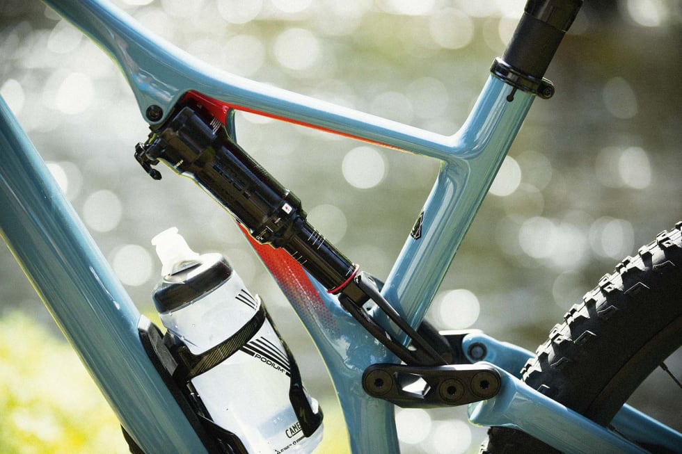 SIDEARM: Den asymmetriske rammen gir ekstra stivhet mellom bakdemperens to festepunkter.Foto: Kristoffer Kippernes SPECIALIZED_MG_8802