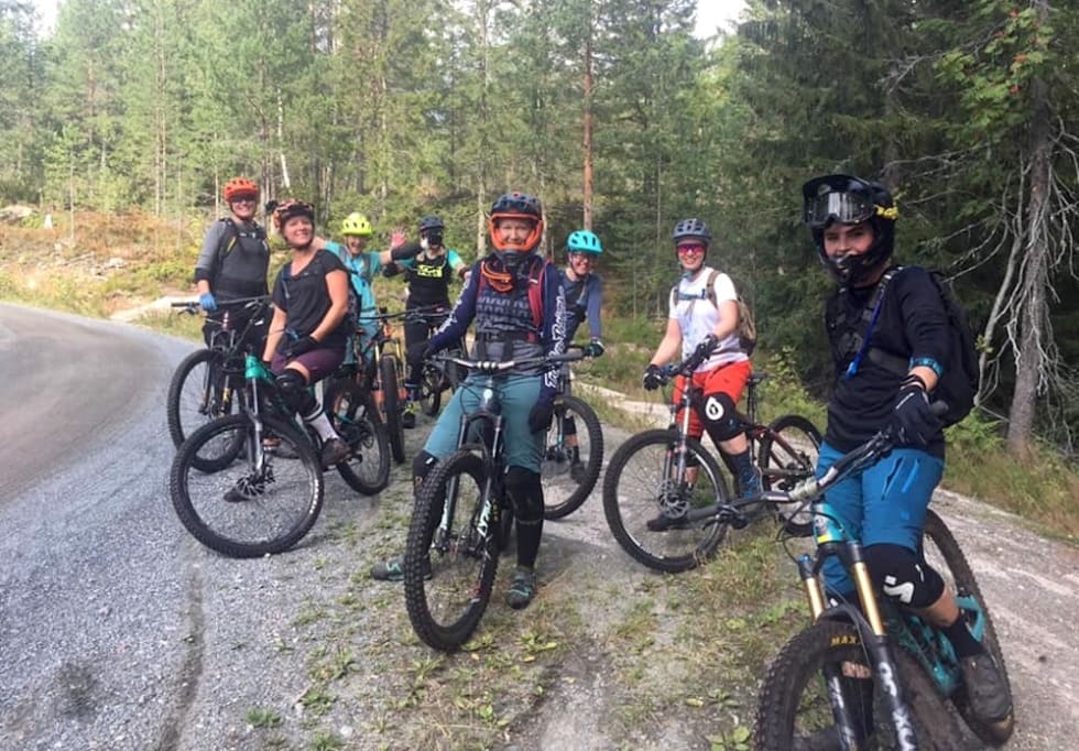 Jenter trives, som valkyrier, ofte i flokk. Det behovet fyller Herja Endurolaug. Foto: Linda Lønmo