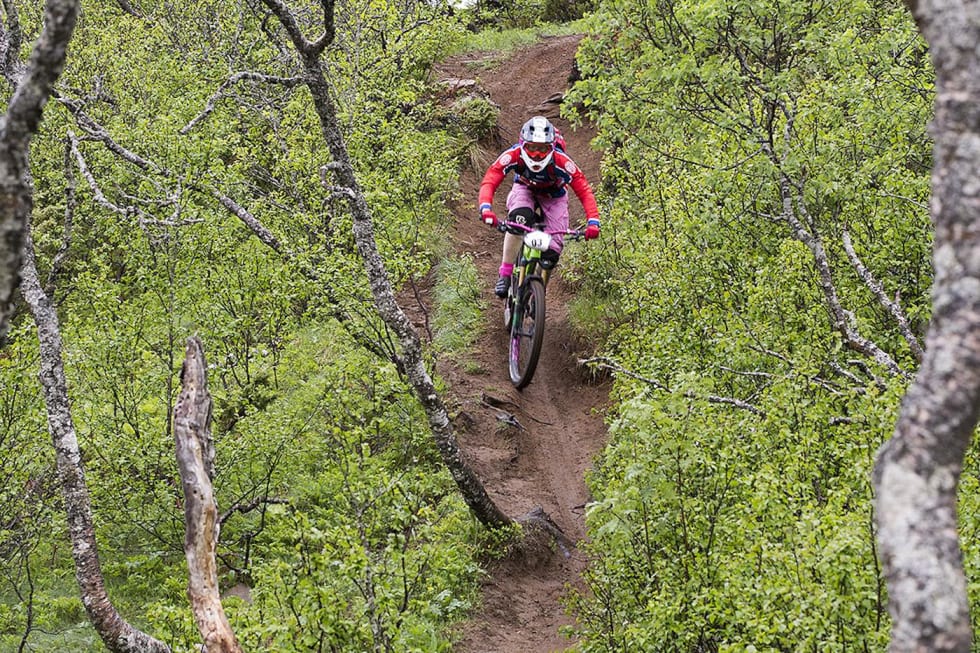 Anette Røssum Bastnes tok sin første seier i 80/20-sammenheng på Bodø Enduro. Foto: Anders Vanderloock Anette Røssum Bastnes 1st - Bodø Enduro 2017 - Anders Vanderloock 1400x933