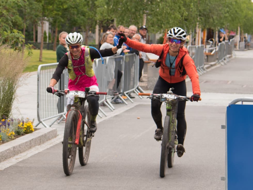 Hildegunn Gjertrud Hovdenak og Marlene Jakobsen vant dameklassen i OF300. Foto: Morten Broks Hildegunn Gjertrud Hovdenak - Marlene Jakobsen - OF300 kvinner 2018 Foto Morten Broks 1000x