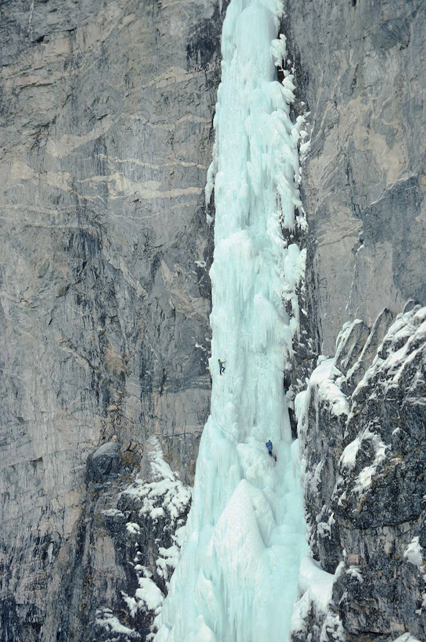 Henry Barber og Rob Taylor på førstebestigningen av Vettisfossen i 1977. Foto: Tomas Carlström 17_Vettis_1