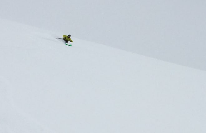 PÅDRAG: Henrik Ulleland setter fart på skikjørers venstre for heisen på Juvass. Foto: Tore Meirik