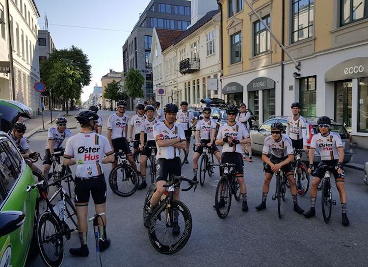 FØR START: Sandnes SK venter på sin start i Kristiansand. Foto: Sandnes SK Sandnes før start - 750x