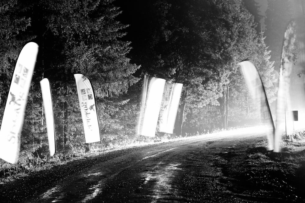 ALENE I VINDEN: Når du passerer Thingstadbrua på lørdag, har allerede løypemannskapene rigget i flere døgn. Foto: Kristoffer H. Kippernes. _IPP6903