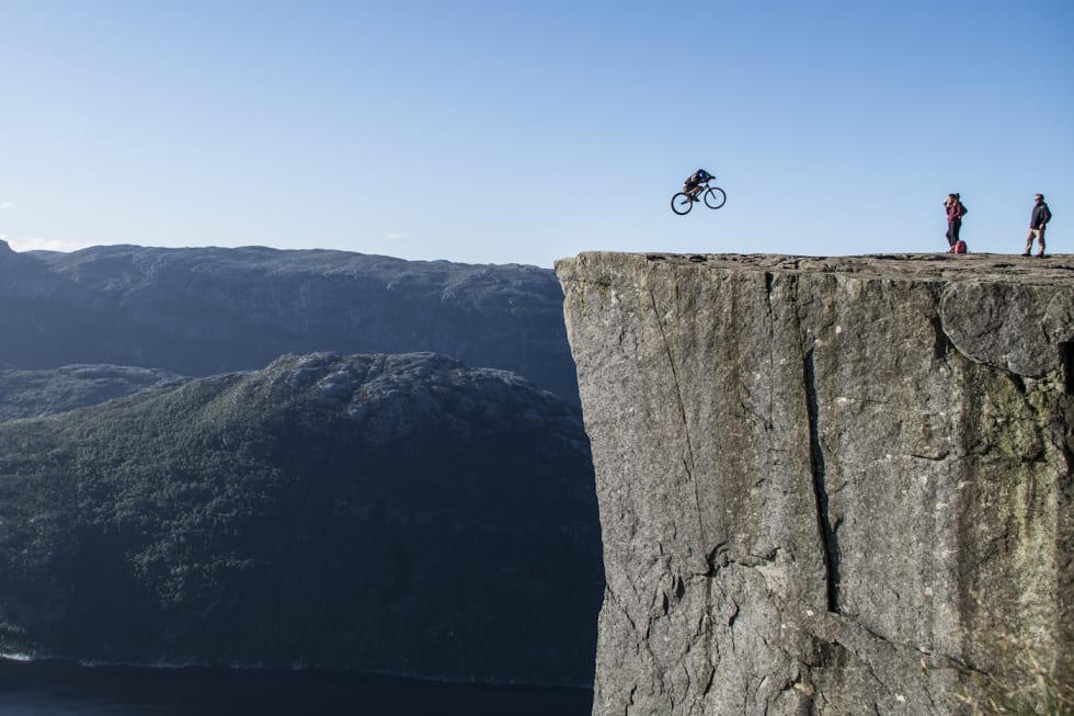 Veien til Prekestolen var nesten 4 kilometer lang. Men å bli førstemann til å sykle opp til platået var vel verd slitet mener Eirik Ulltang. Foto: Tone Harboe Ulltang Prekestolen FOTO Tone Harboe 1400x933