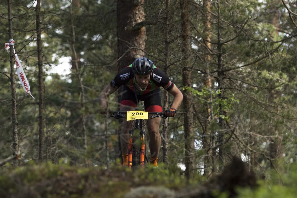 Fredrik Lysaker over stokk og stein. Foto: Per-Eivind Syvertsen Fredrik_Lysakerrud_M40-44