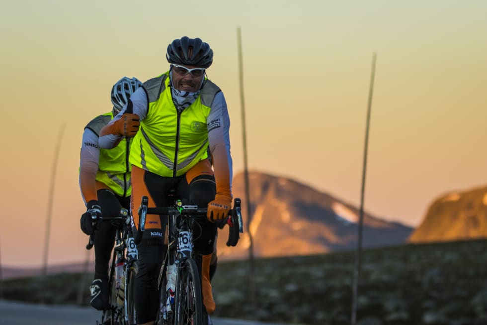 Jotunheimen Rundt 2018 Foto: Per-Eivind Syvertsen Jotunheimen Rundt 2018 sunrise duo - Per-Eivind Syvertsen