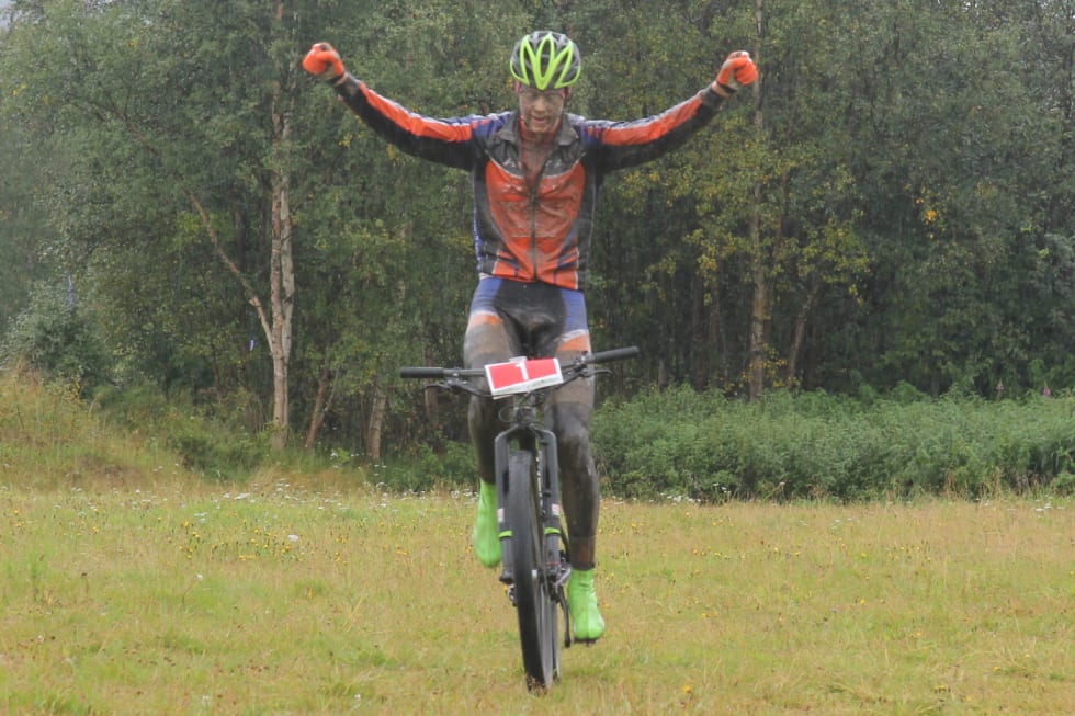 Eskil Evensen-Lie kjørte alene over målstreken, nesten minuttet foran nestemann. Foto: Ingeborg Scheve Eskil Evensen-Lie winner - Scheve 1400x933