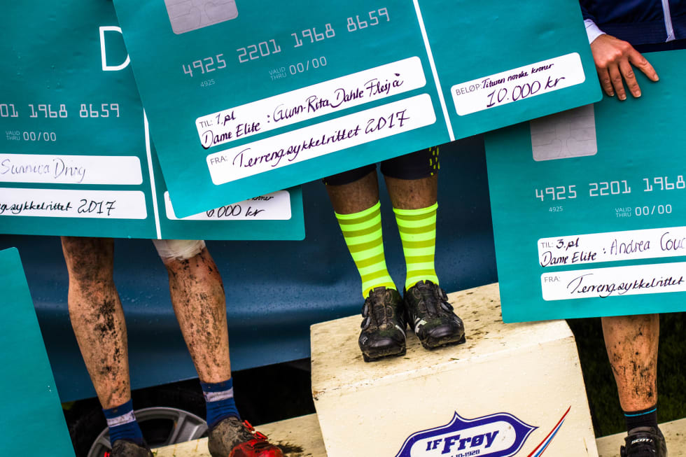 I tillegg til ved vanket det cool cash til sammenlagtvinnerne. Foto: Snorre Veggan Legs 1400x933