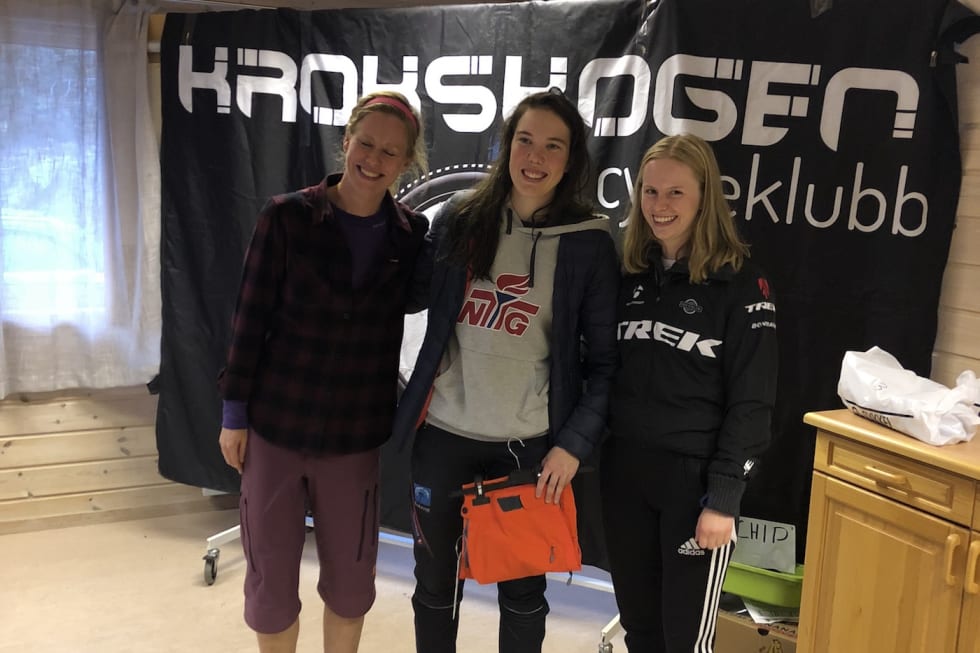 Berit Nordsæter Resell tok pallen i dameklassen foran Anette Røssum Bastnes og Else Bratteland. Foto: Arrangøren Ringerike Enduro 2018 kvinner - Foto arrangøren