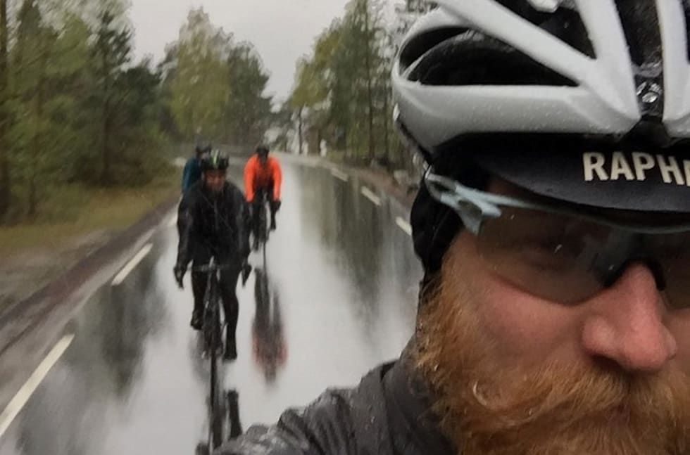 Jonas Strømberg tråkker når han kan, regn eller sol. Her fra shop-ride med Sørensen Sykler tidligere i vår. Foto: Privat Jonas Strømberg May 5-15-Foto Privat