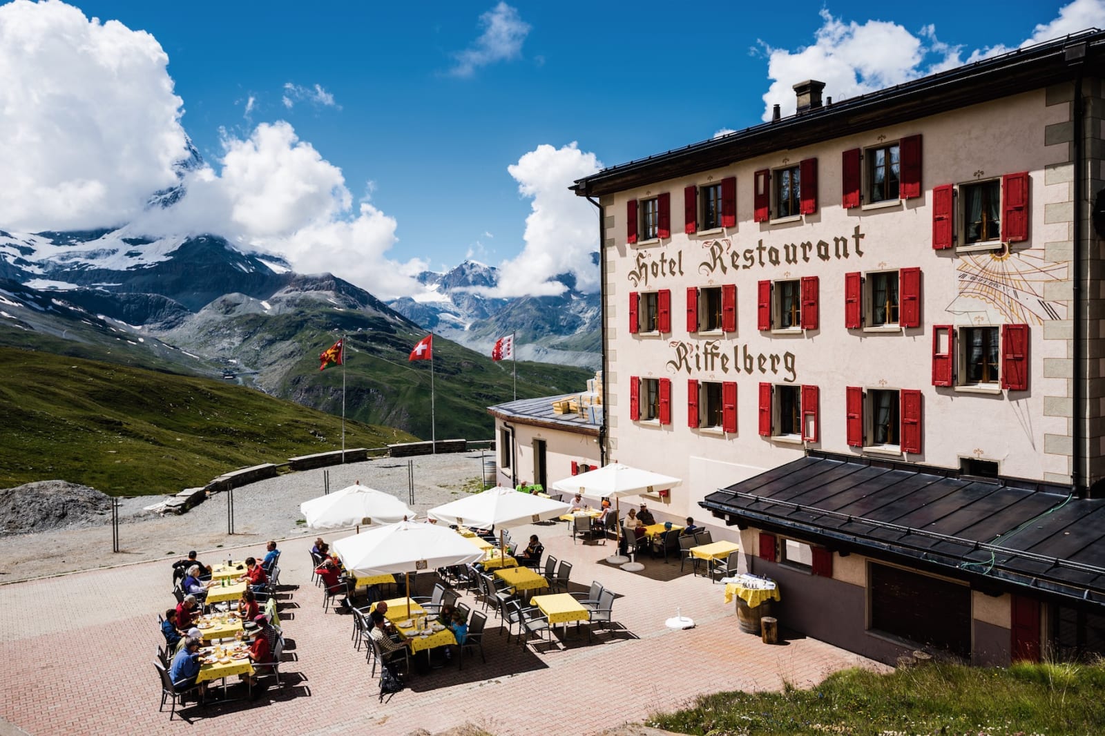 HOTELL: Anrika Hotel Riffelberg i Zermatt, vakkert beliggende med utsikt mot Matterhorn. De byttet nylig navn til opphavsnavnet Riffelhaus.