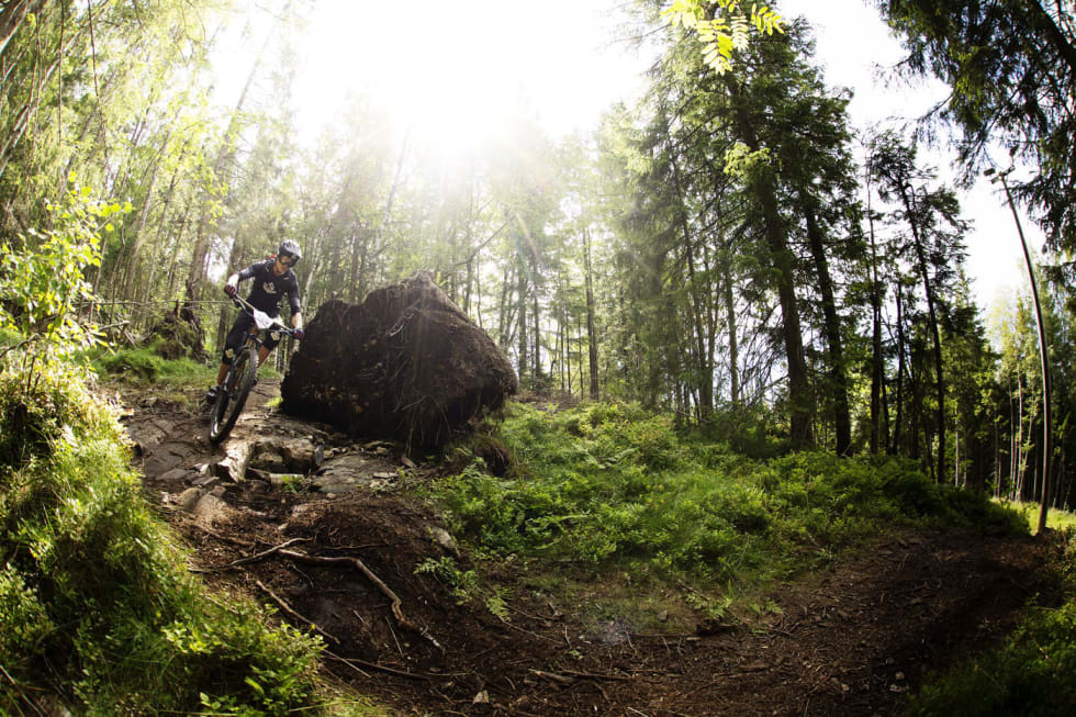 Endurofolket er avhengig av å kunne bruke skogen til å trene, så vel som til ritt. NOTS kjemper for terrensyklistenes ferdselsrettigheter hver dag, og opplever at disse stadig er under press. Foto: Kristoffer Kippernes Stian Wold Oslo Enduro 2015 - kippernes