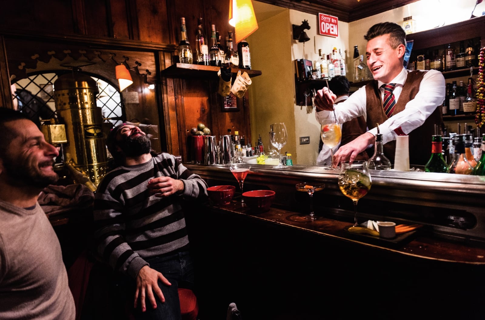 BAR: Privé er en trivelig cocktailbar i Courmayeur. Gode drinkar och koselig atmosfære