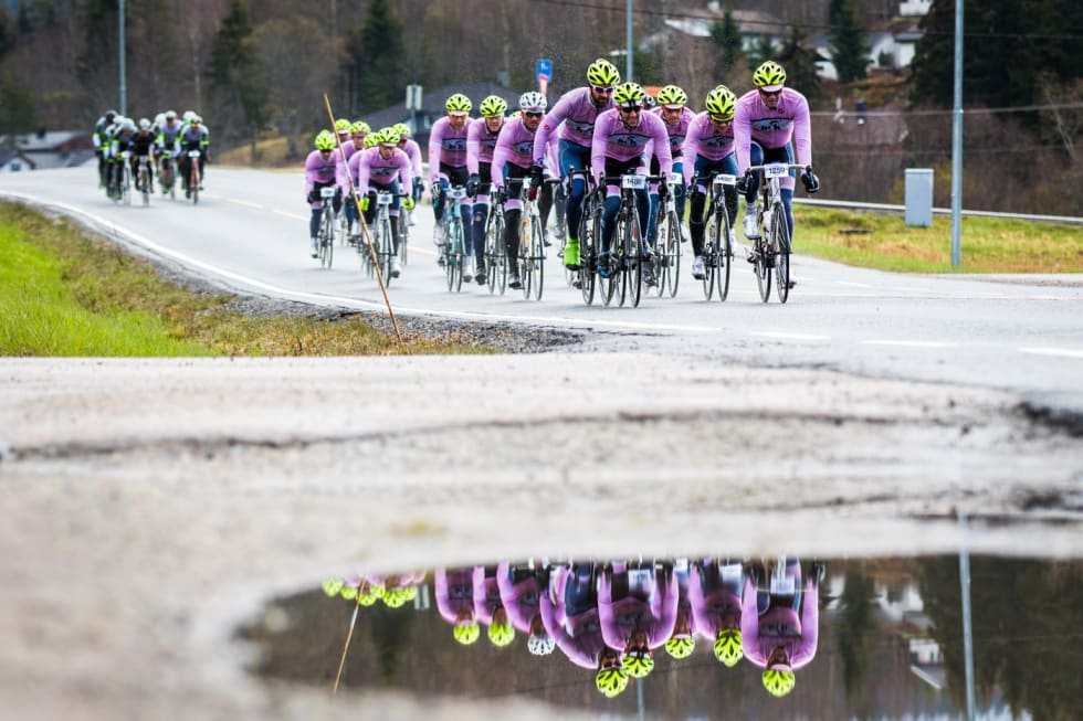 BÅDE VEKST OG NEDGANG: Lagpuljene blir stadig mer populære, men samlet sett er det nedgang i antall deltakere i Enebakk Rundt. Foto: Snorre Veggan HCK Enebakk Rundt - Snorre Veggan 1400x933