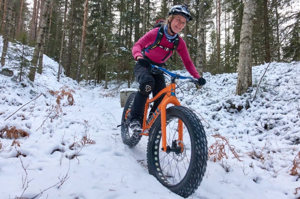 Anette Røssum Bastnes har prioritert sykling i vinter, og brukt tjukksykkel når føret har tillatt det. Foto: Helge Janbu Anette Røssum Bastnes - Fatbike 2017 - Helge Janbu 1400x933