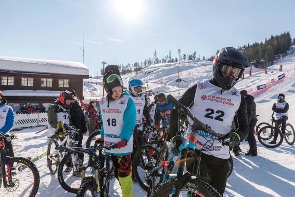 Mikkel Jemtegaard (midten) vant juniorklassen med solid margin. Foto: Tor Magnus Arnfinsen Mikkel Jemtegaard - 18 - Snowstock sykkelutfor 2018 Tor Magnus Arnfinsen 1200x800
