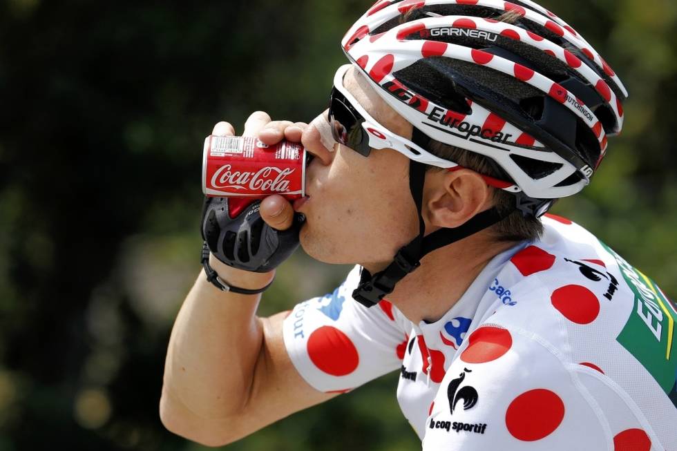 MINICOLA: Klatrere holder naturlig nok colastørrelsen på et minimum. Men cola må de ha. Foto: Cor Vos. cola sykkel