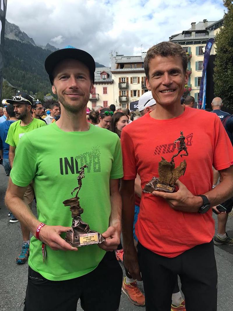 Hallvard Schjølberg (til høyre) sammen med Damian Hall (nummer to i klassen 40+) etter premieutdelingen i UTMB. Foto: Lee Procter/Inov8 Damian Hall - Hallvard Schjølberg - UTMB 2018 - Lee Procter:Inov8 800x