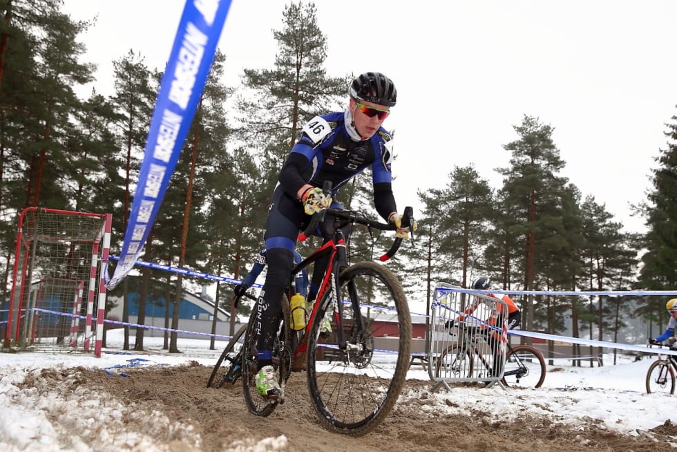 NM-SØLV: Martin Siggerud debuterte både for sesongen og i seniorklassen med NM-sølv. Foto: Ola Morken Martin Siggerud - NM CX 2016 - Ola Morken 1400x933