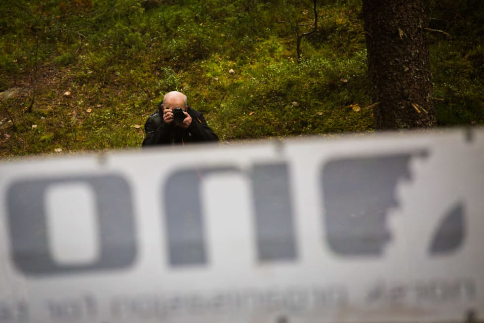 FOTOGRAF: Steinar Saghaug dokumenterer sine inntrykk på turene i Østmarka. Her fanger han NOTS-banneret og kanskje Terrengsykkels fotograf. (foto: Snorre Veggan) pioneren-3388a