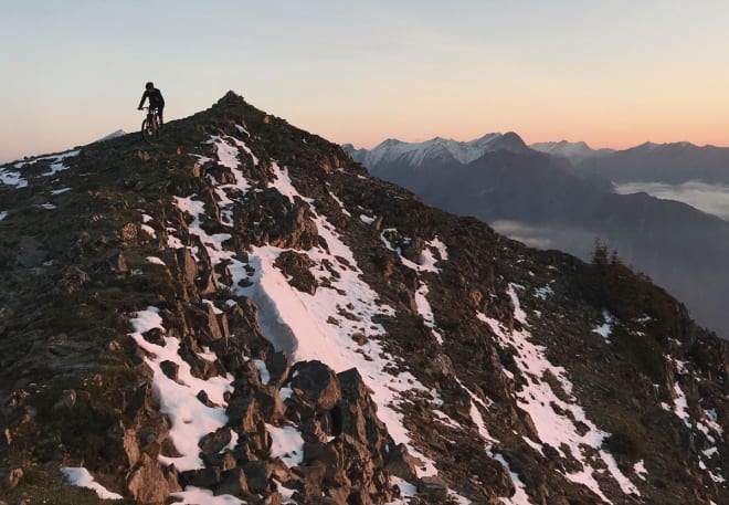 SYKKEL: Ikke feil i Canmore det. Foto: Privat
