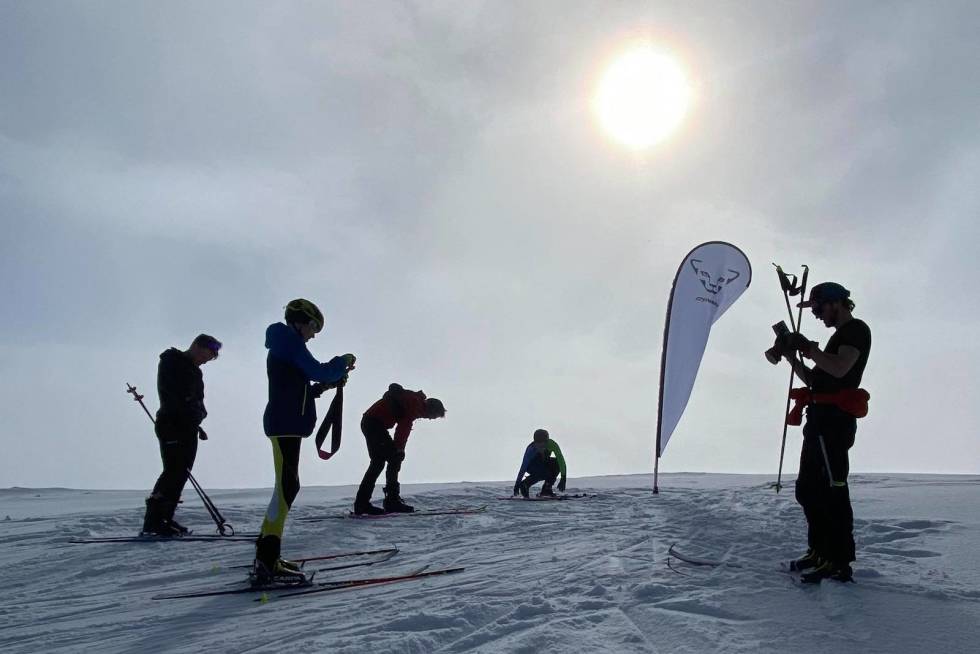 FELLESSKAP: Det å gjennomføre de påkrevde 8849 høydemetrene for å få godkjent everestingen går vesentlig lettere i godt selskap. Foto: Frank Holen Tromsø everesting