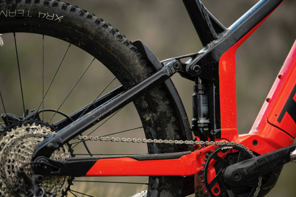 NYTT DEMPEROPPSETT: Bakdemperen er nå plassert bak seterøret. Vippearmen er gjemt unna som en integrert del av ramma forøvrig. Trek Powerfly FS 2021