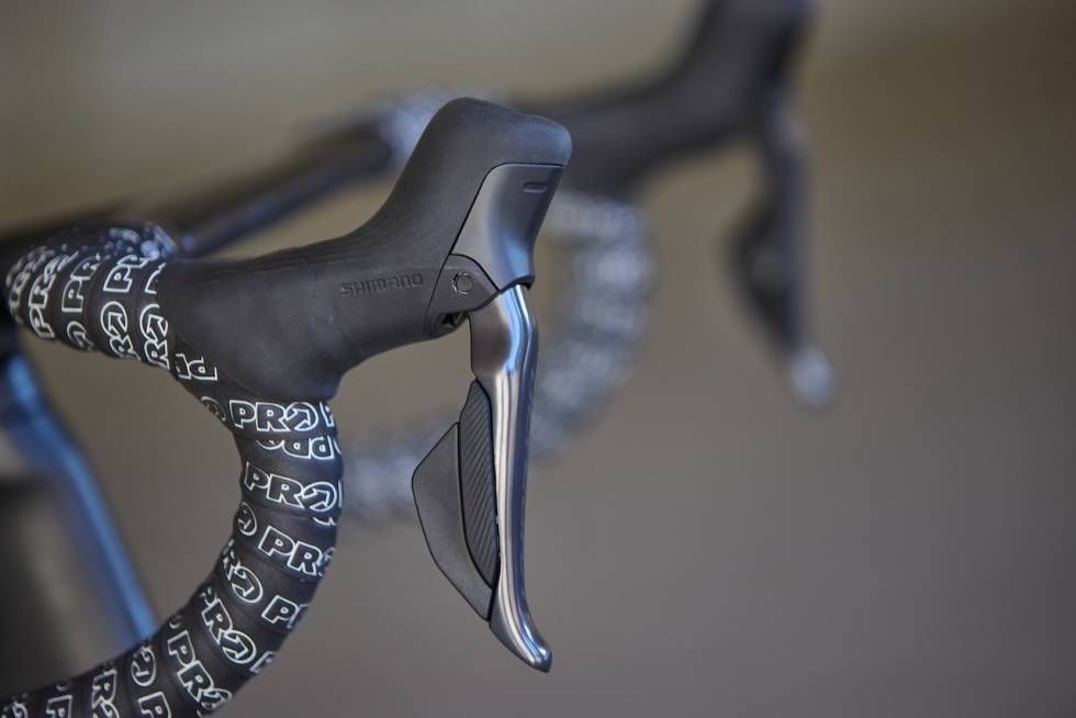 TYDELIGERE KNAPPER: De nye hendlene skal være lettere å bruke med kalde hender og med hansker Shimano Ultegra 2022
