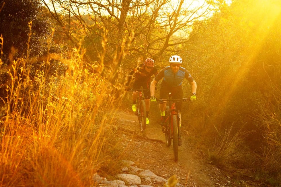 VENNSKAPELIG KAPPESTRID: De harde langturene kan gjerne kjøres som liksomritt med gode treningskompiser. Foto: Kristoffer H. Kippernes