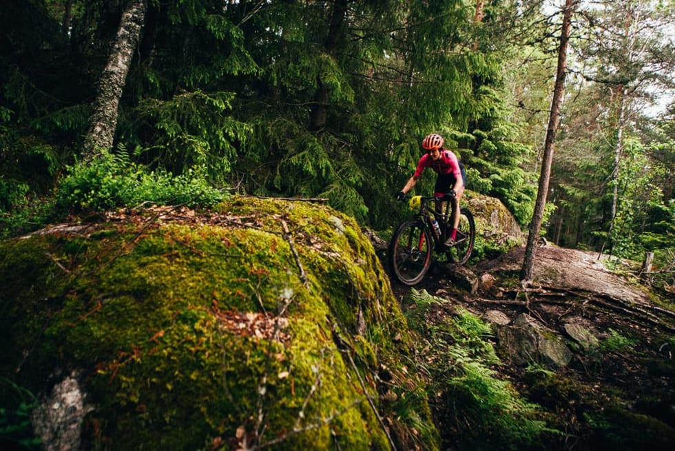 STIRACER: Sunniva Dring legger inn lange, harde turer gjennom sommeren. Det gjør at hun ofte er knallsterk når høsten og Ultrabirken kommer. Her fra årets Terrengsykkelritt. Foto: Sjur Melsaas