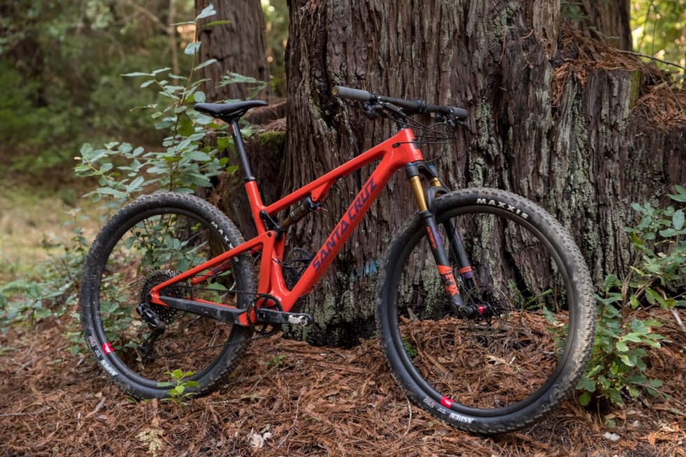 KALIFORNSK RITTMASKIN: Nye Santa Cruz Blur er en konkurransedyktig rittfulldemper med 29er-hjul og moderne geometri.