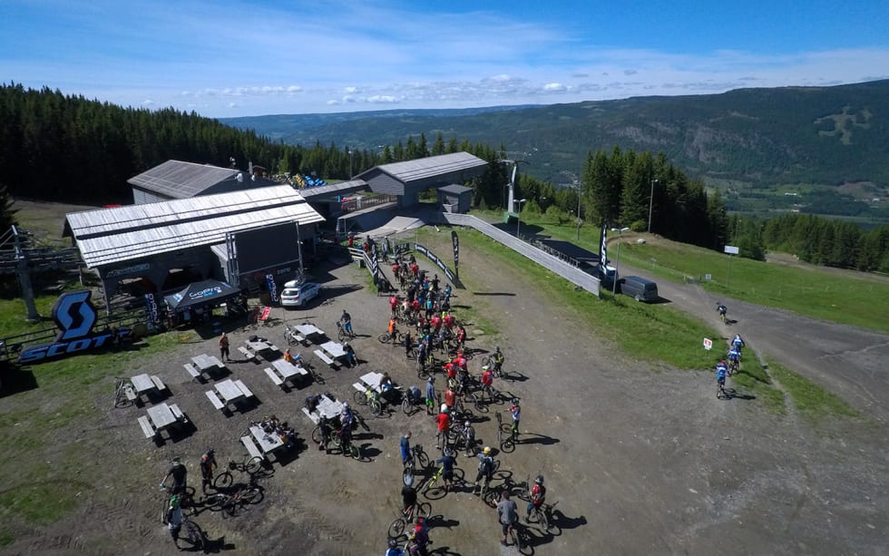 Folksomt på Midtstasjonen. Foto: Tallak Karma Midtstasjonen - Foto Tallak Karma 1400x875
