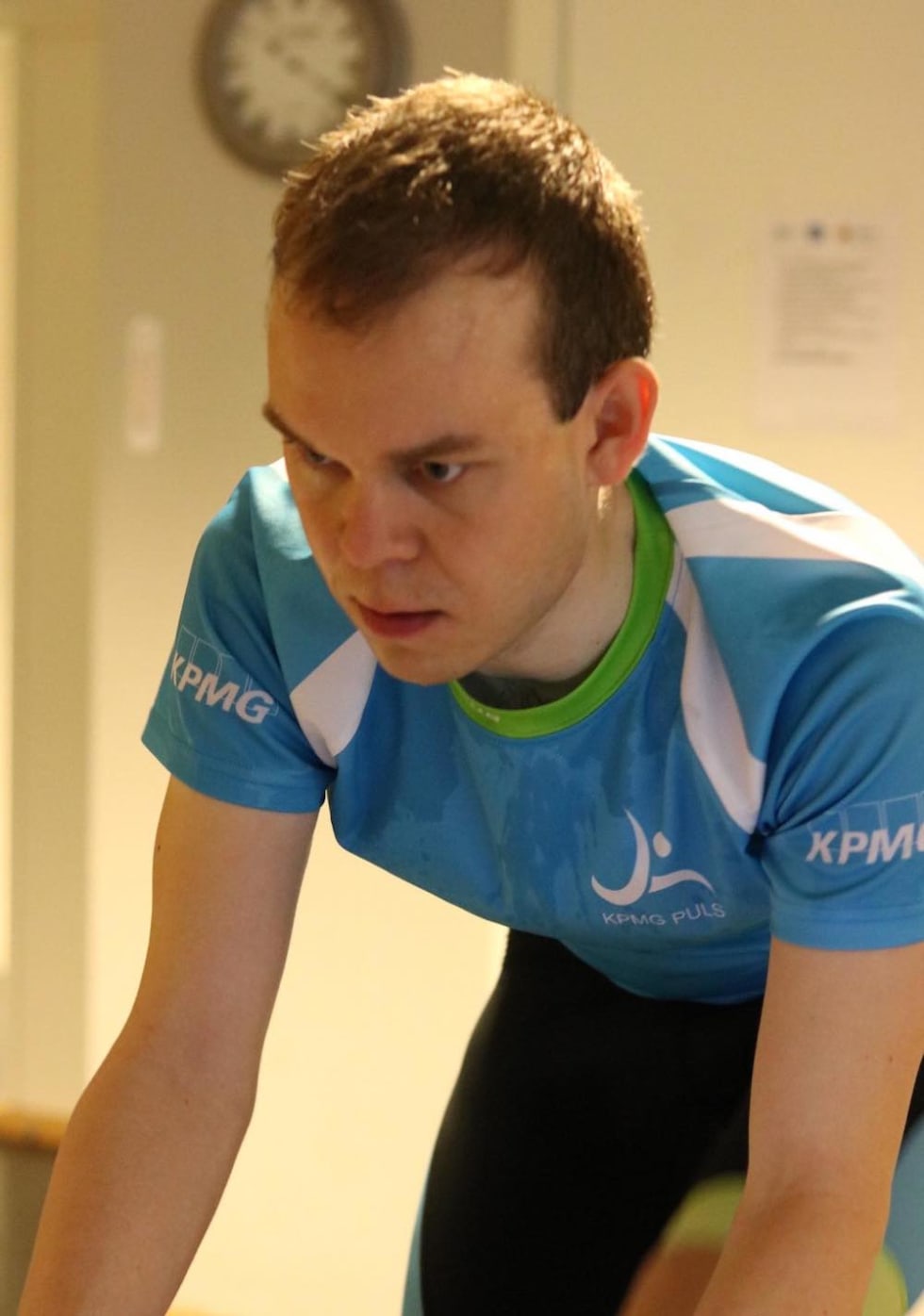 NATTEVAKTEN: Erno Kainulainen fra KPMG tok nattskiftet og syklet ti timer i strekk. Foto: Caroline Vamnes Erno Kainulainen Watt vs Kreft - Caroline Vamnes 1000x