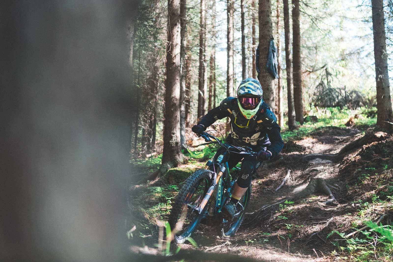 EGEN KREASJON: Løype nummer 13 har lenge ikke eksistert på grunn av åpenbare overtroiske grunner, men nå er løypa Westcut klar. Kreatøren Morten Nordholm tester eget verk.