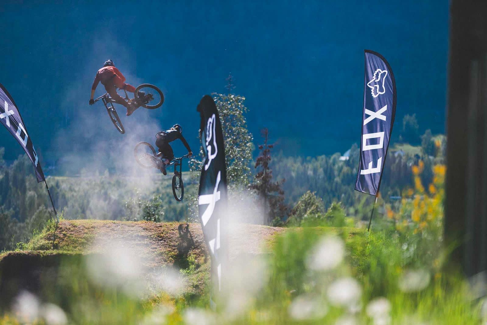 SIDEVEIS: Åpningshelgen ble det arrangert whip-off-konkurranse. Det går kort fortalt ut på å få sykkelen så sideveis som mulig i lufta før man retter opp og lander igjen.