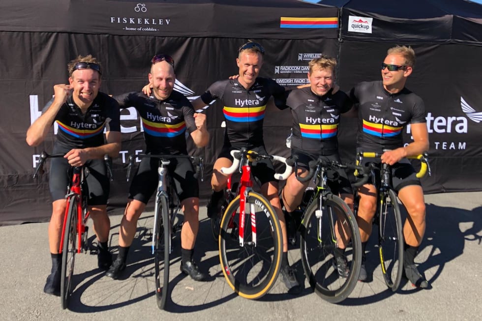 VINNERE: Martin Iversby (nummer to fra høyre) gir hjelperytterne i Fiskeklev landeveisclub æren for både NM-gullet og at han er på vei tilbake til prosjektet VM2019. (Fra venstre) eine Liland, Vegard Halvorsen, Øystein Fundingsrud, Martin Iversby og Martin Strand. Foto: Fred Voldset NM 2018 - Heine Liland, Vegard Halvorsen, Øystein Fundingsrud, Martin Iversby, Martin Strand Foto Fred Voldset 1400x933