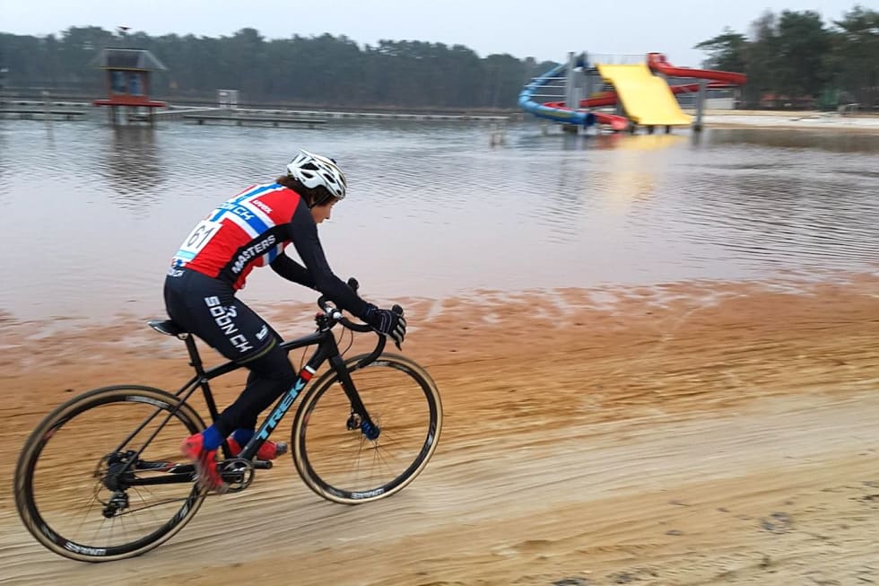 Gjertrud Bø fikk overtaket på konkurrentene på andre runde, der hun taklet sanden best. Foto: Lars Kabbe Gjertrud Bø - kross-VM 2017 - Lars Kabbe 1400x933